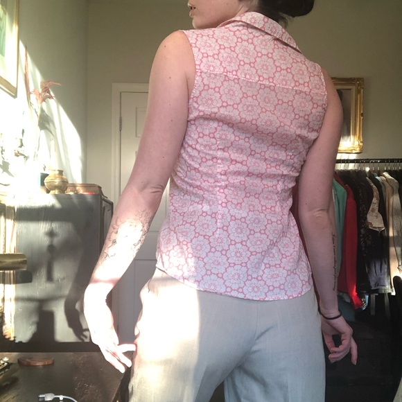 SOLD Boden Summer Sleeveless Button Down - Picture 4 of 6